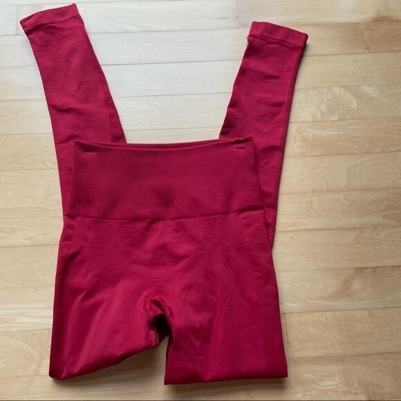 Lululemon Zone Tight Leggings in Cranberry 2 - Picture 4 of 13